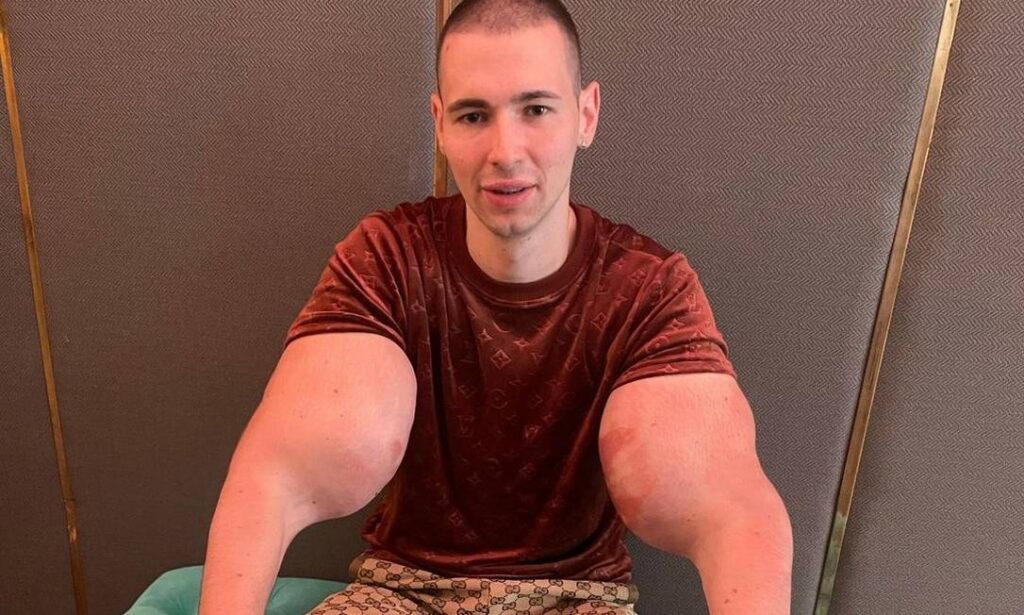 popeye russo com seus braços